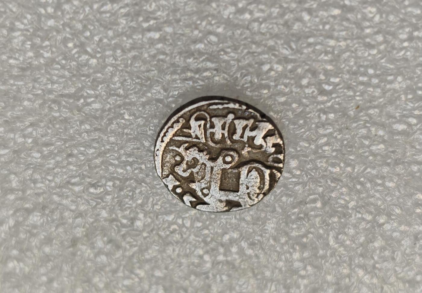 瓶子🏺第218期拍卖会  750-800年沙希王朝牛瘤骑士打制银币