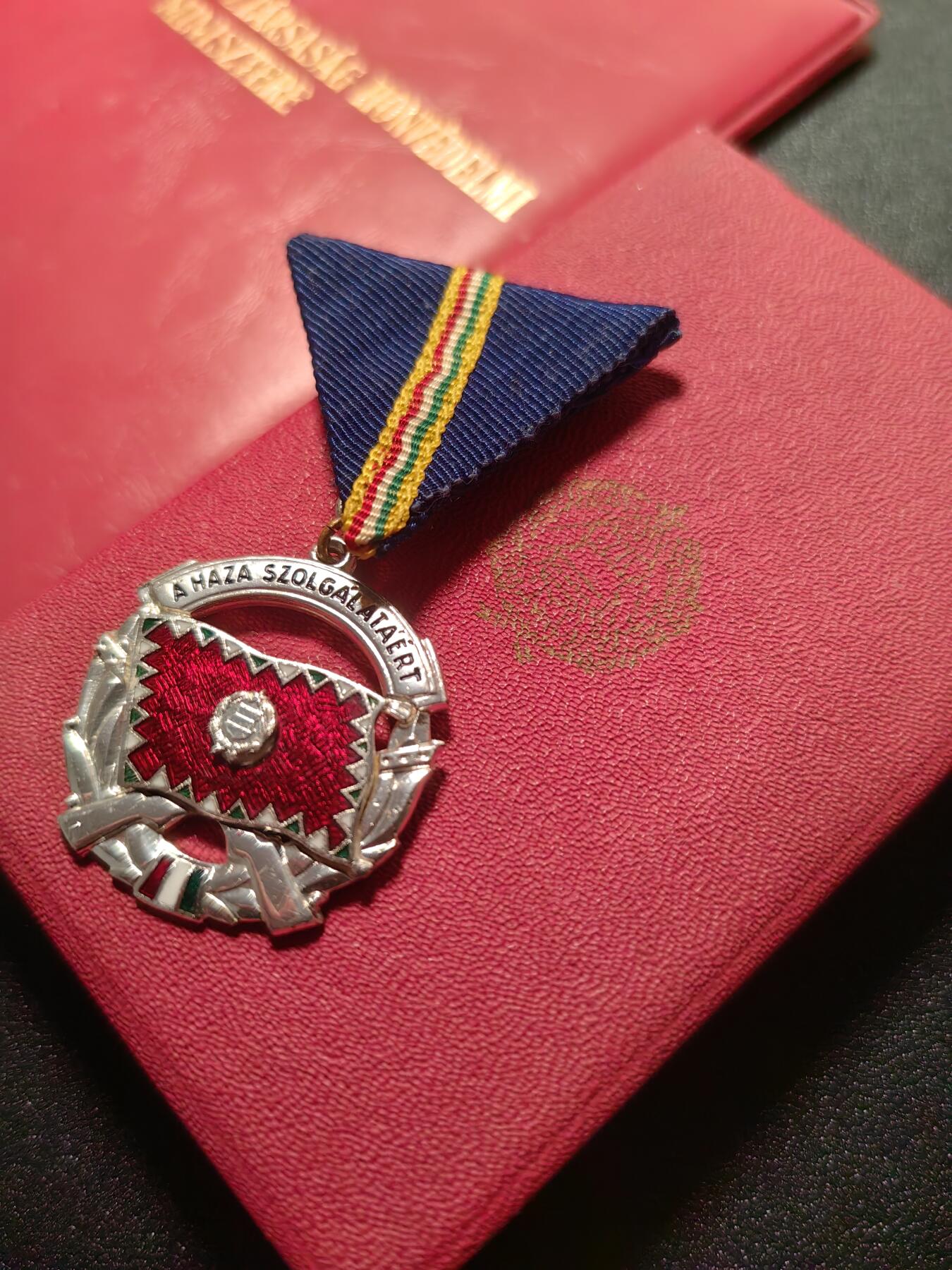 靖甫拍卖第十二场 匈牙利银级为祖国服务勋章原盒大小证