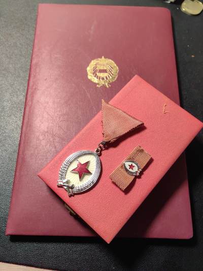 靖甫拍卖第十二场 - 匈牙利银级劳动勋章 豪华封皮大证书