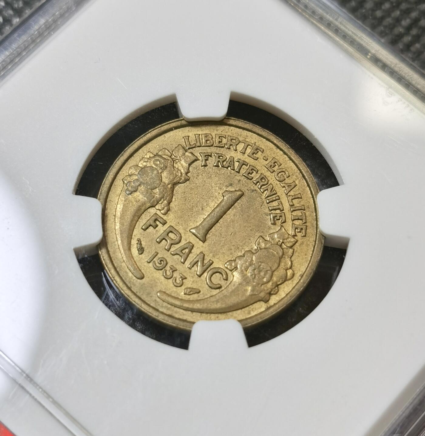 甄臻铺-世界币章拍卖（第40期）送拍享返佣金等优惠多多 NGC-MS64 法国1933年一法郎铜币，比常见的墨丘利商务部法郎少很多，64好品可藏