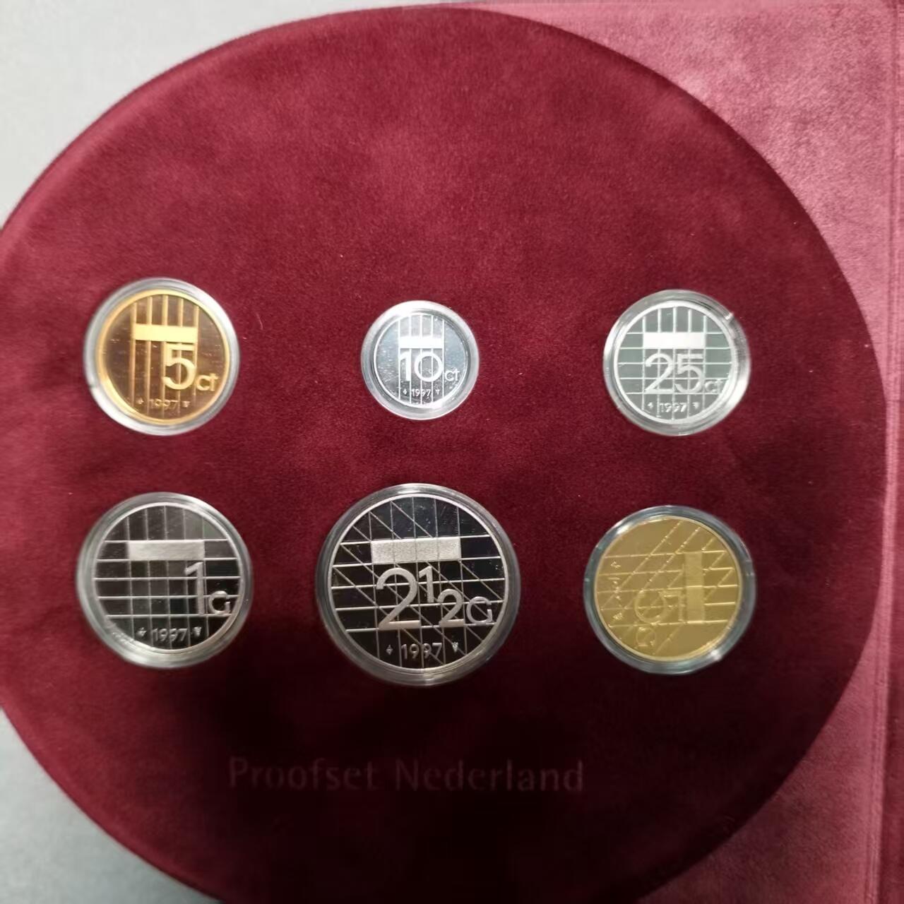 长老汇蛇年精选第七十九场拍卖  1997荷兰碧翠丝6枚精制套币，盒证齐全，不多见