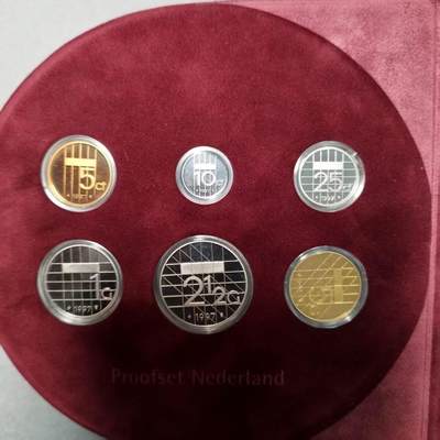 长老汇蛇年精选第七十九场拍卖 -  1997荷兰碧翠丝6枚精制套币，盒证齐全，不多见