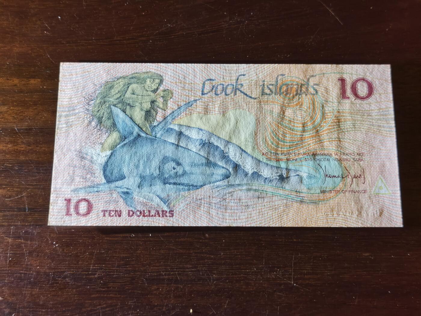 甄臻铺-世界币章拍卖（第40期）送拍享返佣金等优惠多多 库克群岛1987年10元面值，588小号码，市场上这一面值和类型的纸币越来越少，多数被珍藏起来了