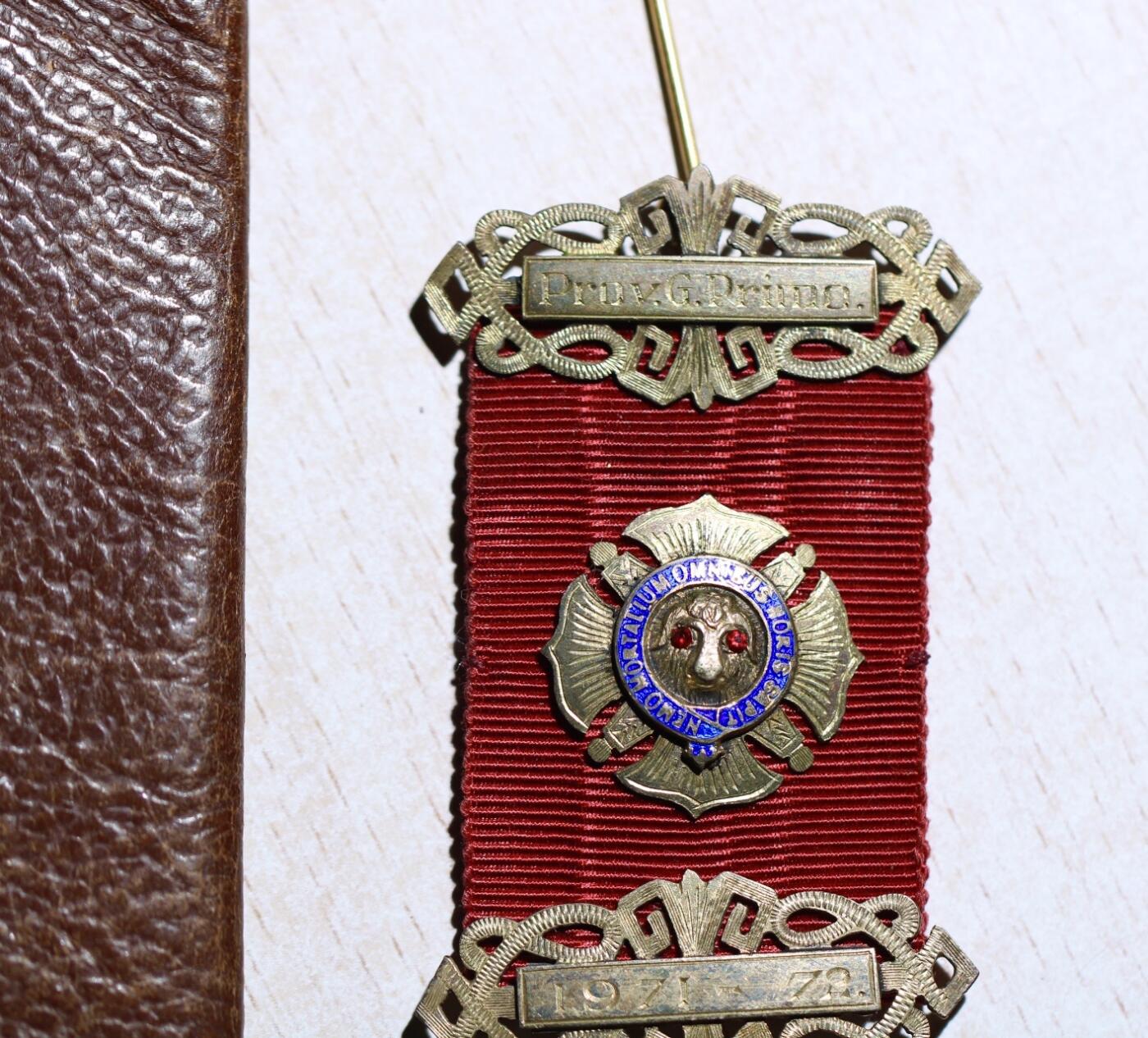 大猫徽章拍卖 第283期 纯银镀金法国工业协会奖章，纯银法国骑士级功勋勋章，皮包收纳：纯银镀金镶红宝石法国共济会奖章，纯银法国军事价值奖章，法国一战战斗联盟奖章，军官级镀金法国国家贡献奖章，原盒军官级镀金法国劳动荣誉奖章。