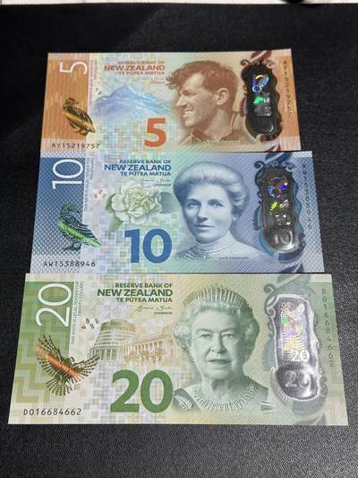《外钞收藏家》第五百八十八期（优质场）（本平台长期征集拍品、欢迎藏友们联系合作） - 新西兰新版塑料钞5/10/20元3张一套	UNC 20有点压痕