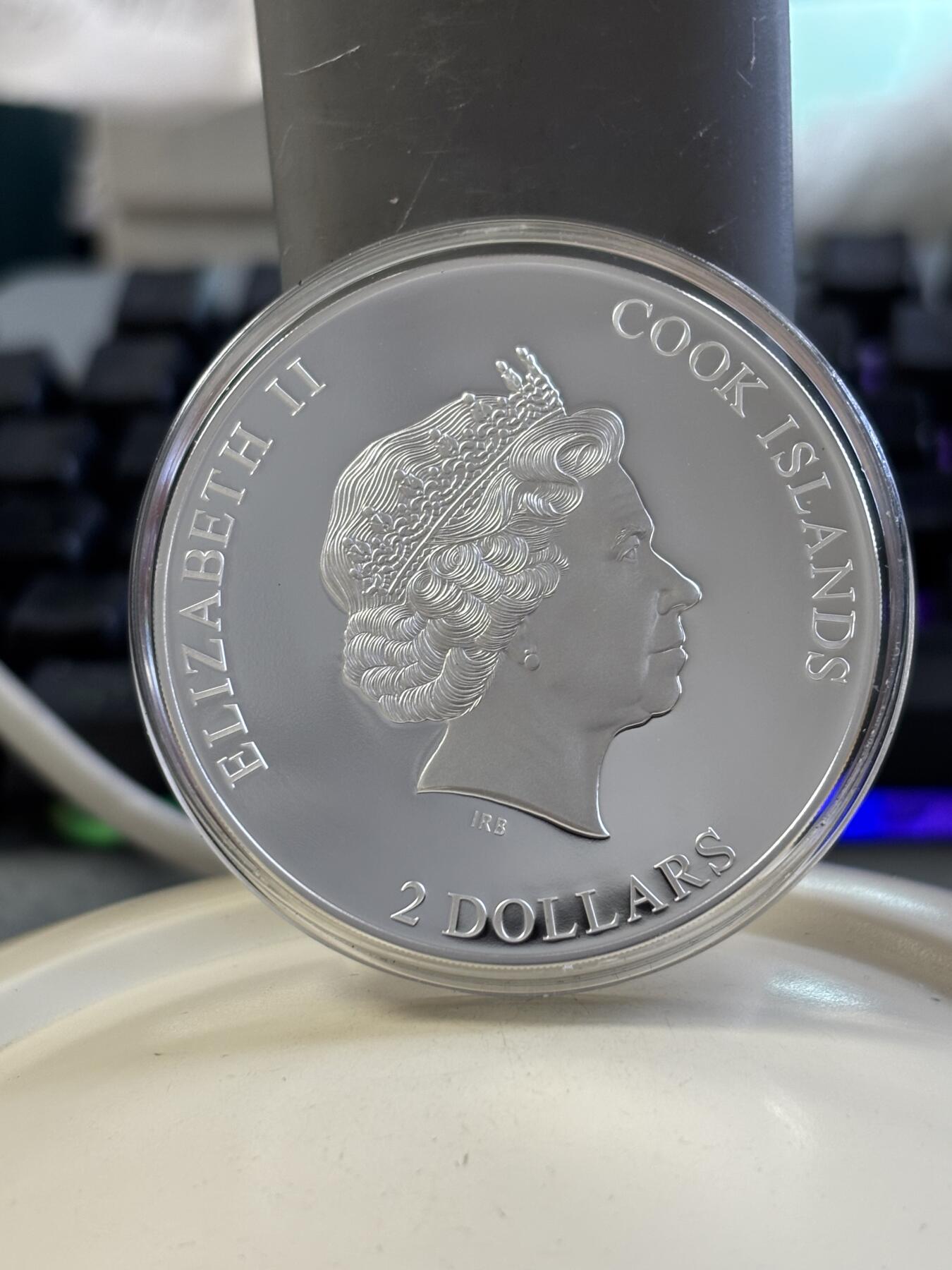 第183期拍卖 库克2016镜中花艺术首枚花卉镶手工纸花薄片银币带盒无证书，999银，1/2盎司，发行999枚