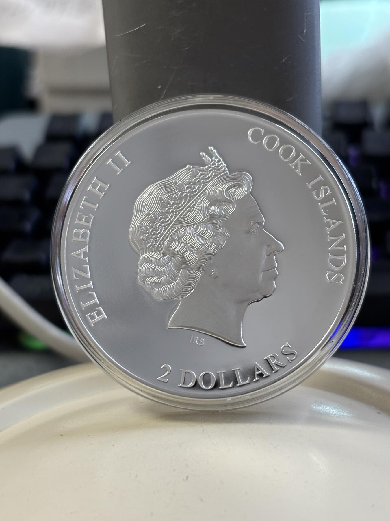 第183期拍卖 库克2016镜中花艺术首枚花卉镶手工纸花薄片银币带盒无证书，999银，1/2盎司，发行999枚