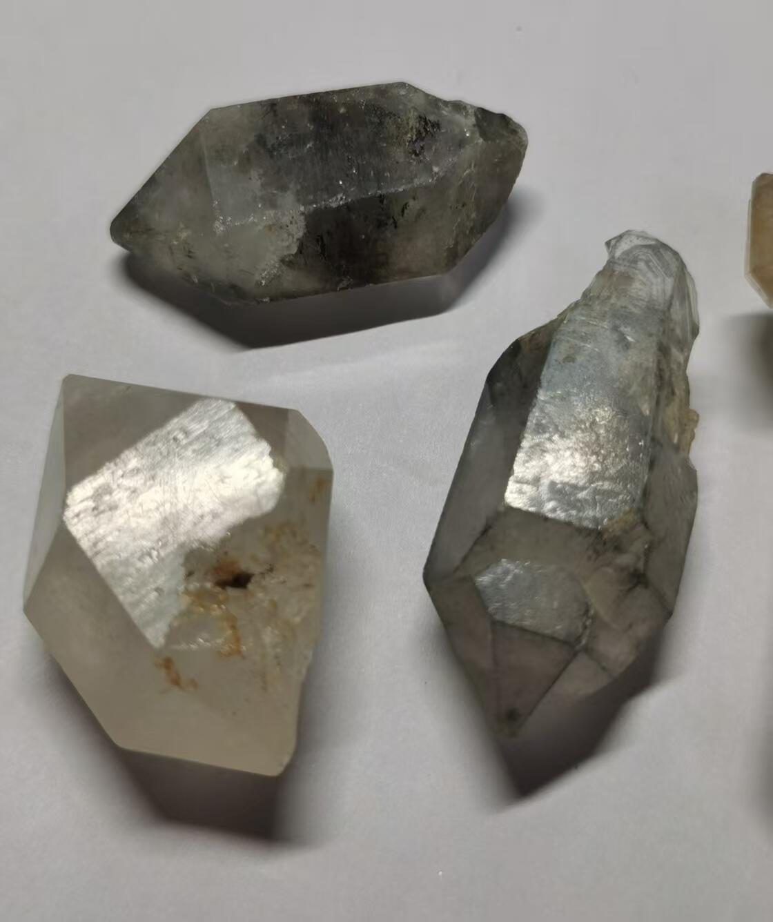 七河·世界钱币杂件水晶矿标小拍（总第29期） 藏家出品 X600 云贵闪灵水晶一组约 100 克 本件拍品由合作藏家负责邮寄