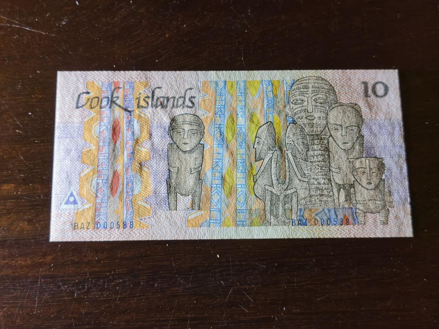 甄臻铺-世界币章拍卖（第40期）送拍享返佣金等优惠多多 库克群岛1987年10元面值，588小号码，市场上这一面值和类型的纸币越来越少，多数被珍藏起来了