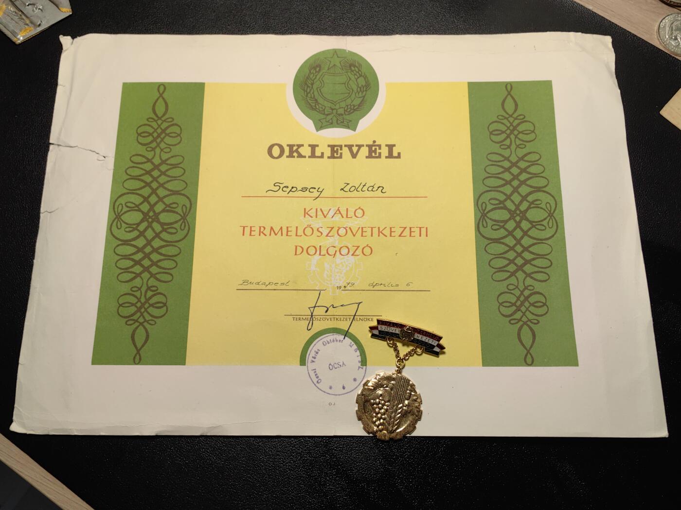 靖甫拍卖第十二场 匈牙利集体农业优秀奖章带大证书