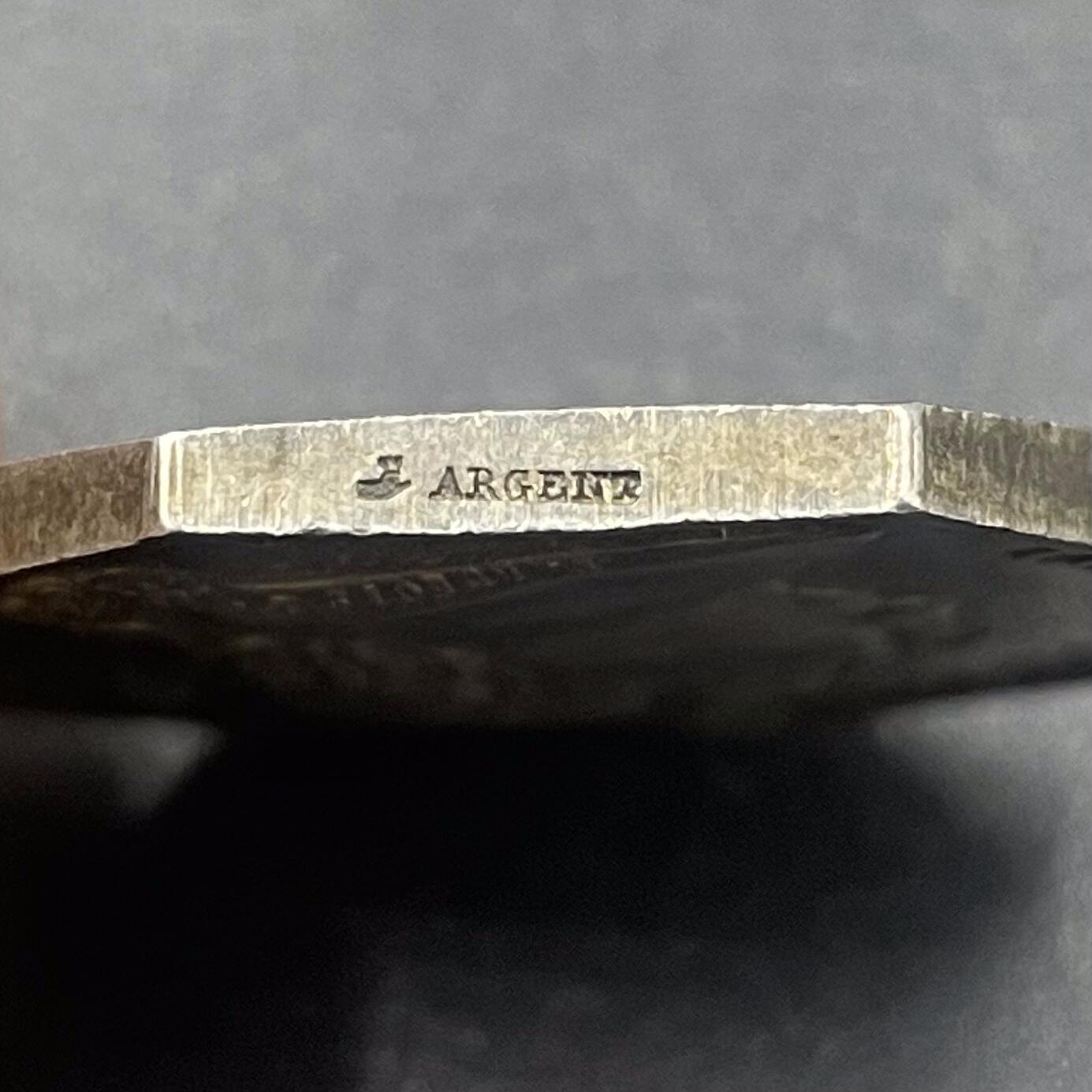 「木头集藏」章牌精品专场！ 法国路易十八波尔多石桥公司八角银章，直径：33.5 mm，19.2 g，边铭：船首 ARGENT （1842-1845年），背面刻画商业之神与大力神形象，较少见八角。