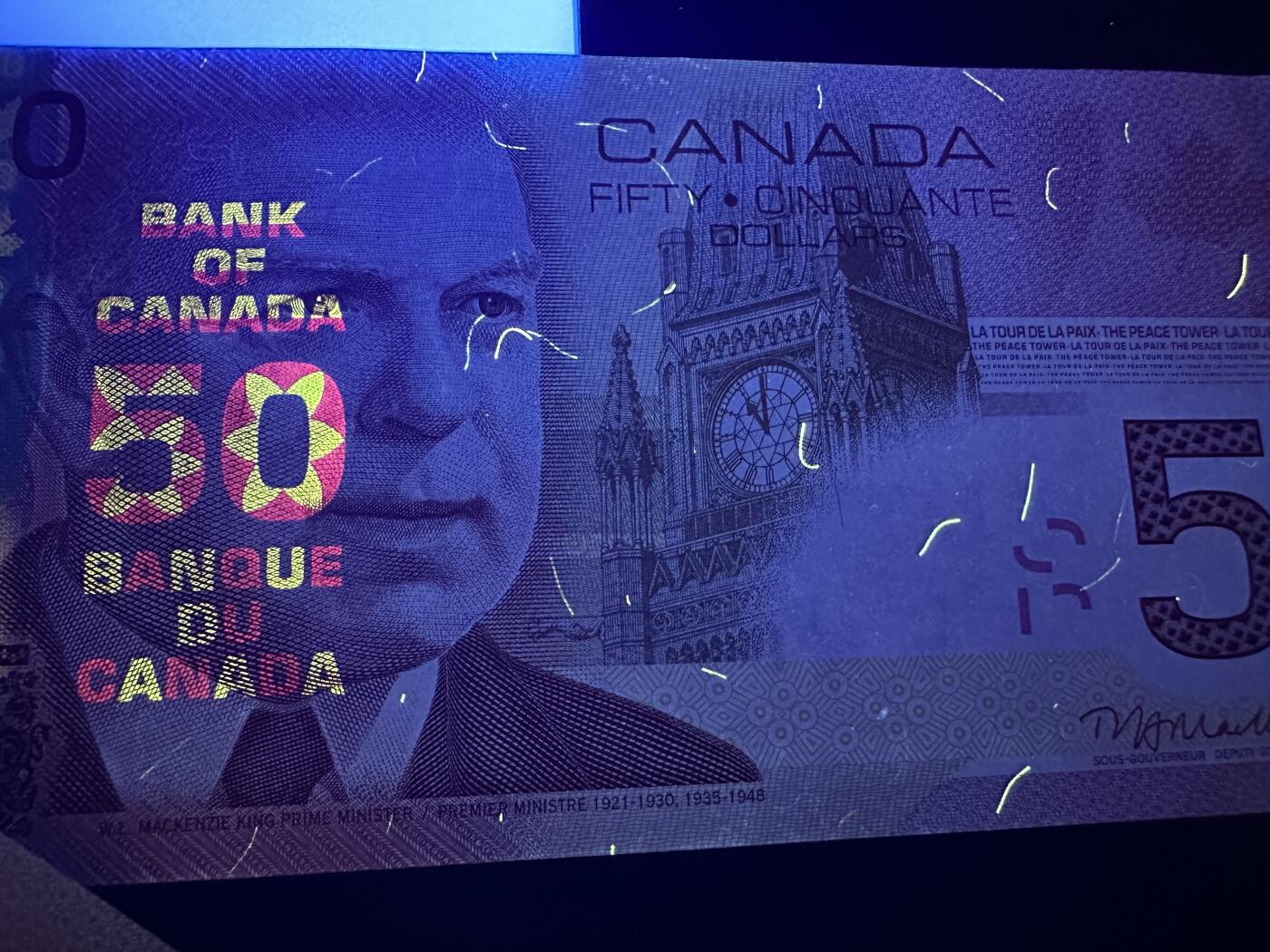 《外钞收藏家》第五百八十八期（优质场）（本平台长期征集拍品、欢迎藏友们联系合作） 加拿大之旅系列50/100元一对（50元UNC-，100元裸钞绝品）	UNC