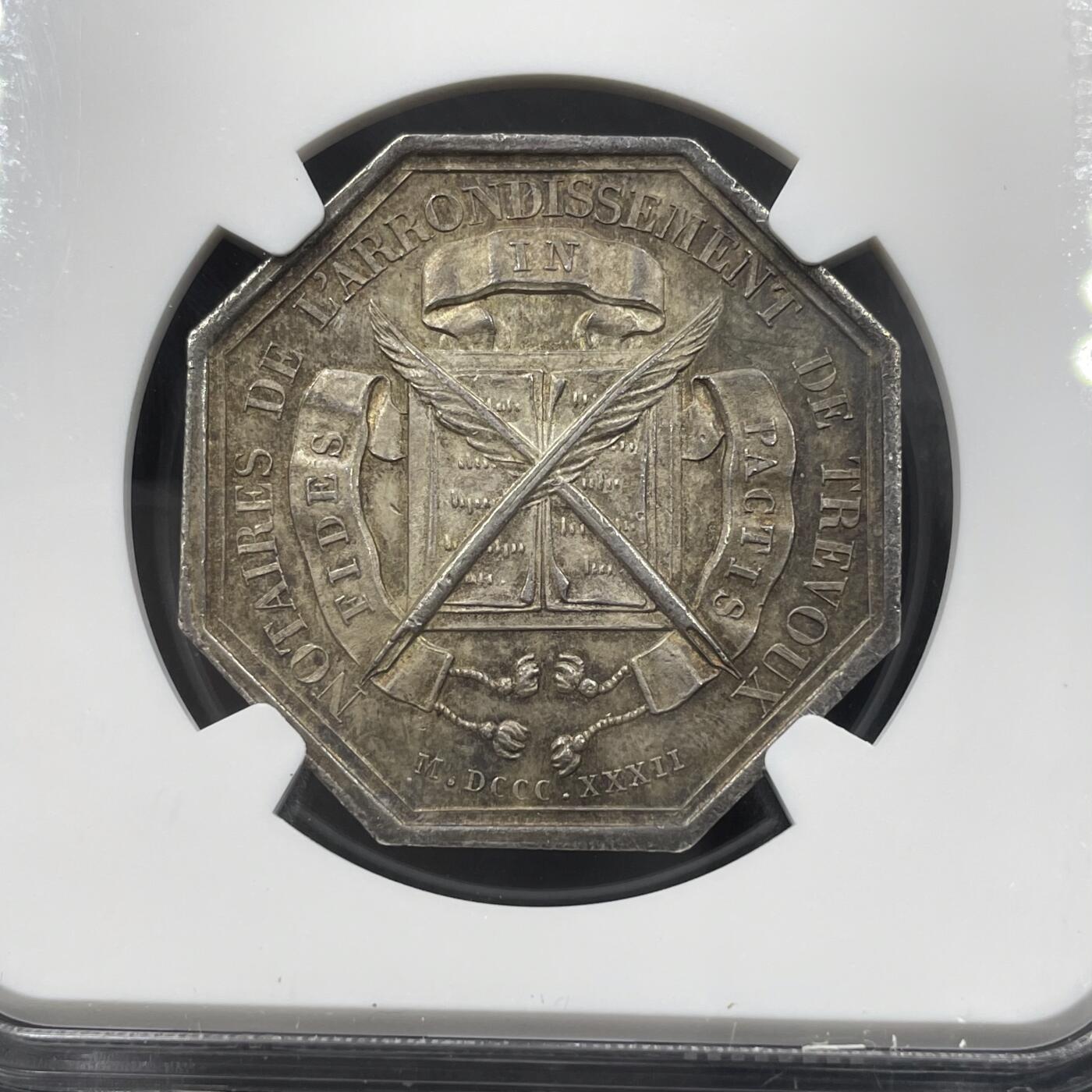 「木头集藏」章牌精品专场！ 法国特雷武公证人八角银章，MS 62 ，直径：32 mm，刻画细致。