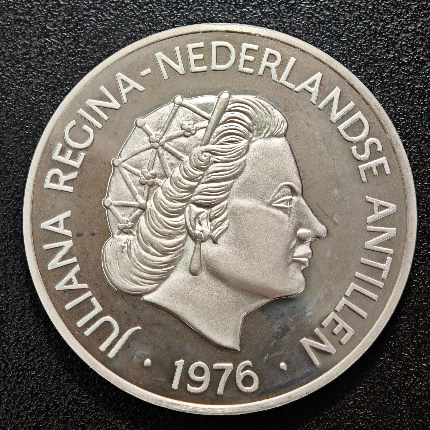 【德藏】世界币章拍卖第155期（拍品征集中~欢迎藏友联系） 1976年 荷属安的列斯200周年25盾纪念银币 直径约：45mm；重约：42g