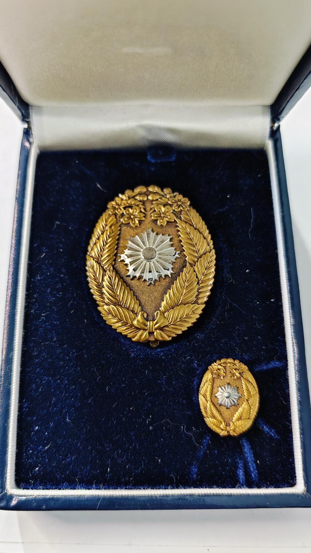 东亚勋章徽章主题拍卖3 日本警察功绩章 带原纸盒 原主人留字