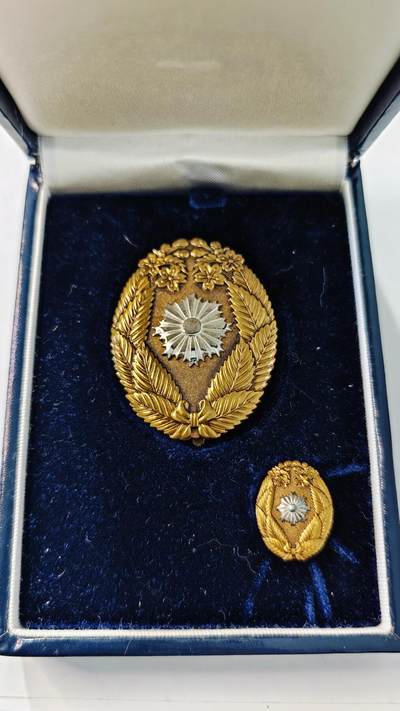 东亚勋章徽章主题拍卖3 - 日本警察功绩章 带原纸盒 原主人留字