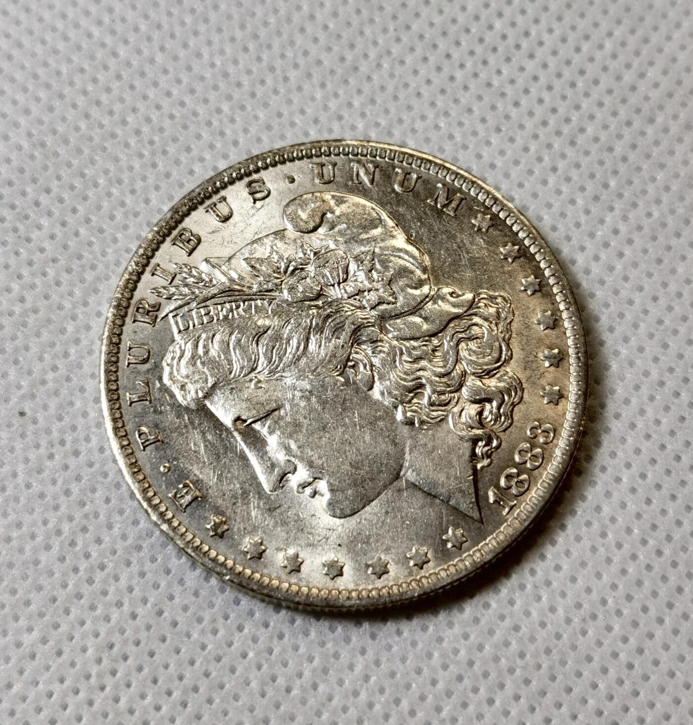 甄臻铺-世界币章拍卖（第40期）送拍享返佣金等优惠多多 UNC美国1883奥尔良厂摩根一美元银币，转光品相好，非常不错的状态，细节见图