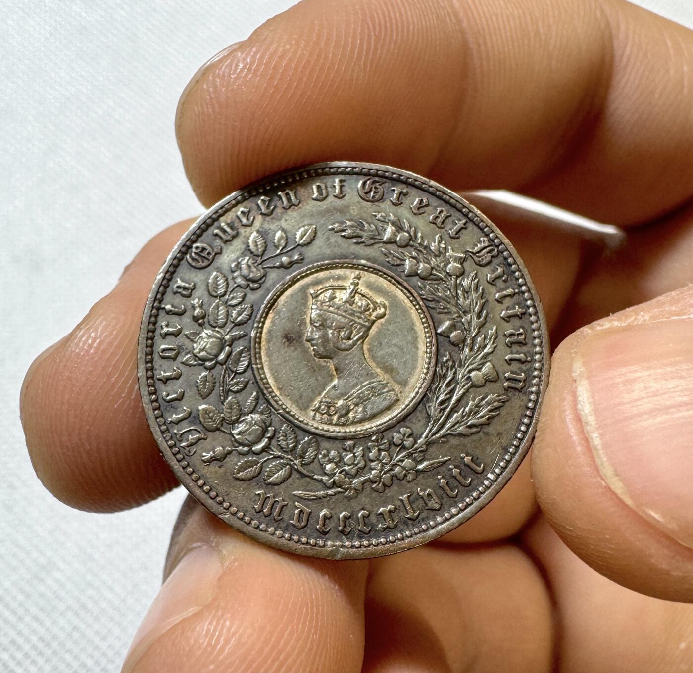 甄臻铺-世界币章拍卖（第40期）送拍享返佣金等优惠多多 AU好品 英国1848双色半克朗样币，哥特克朗同款设计，品相状态好值得入手，细节见图