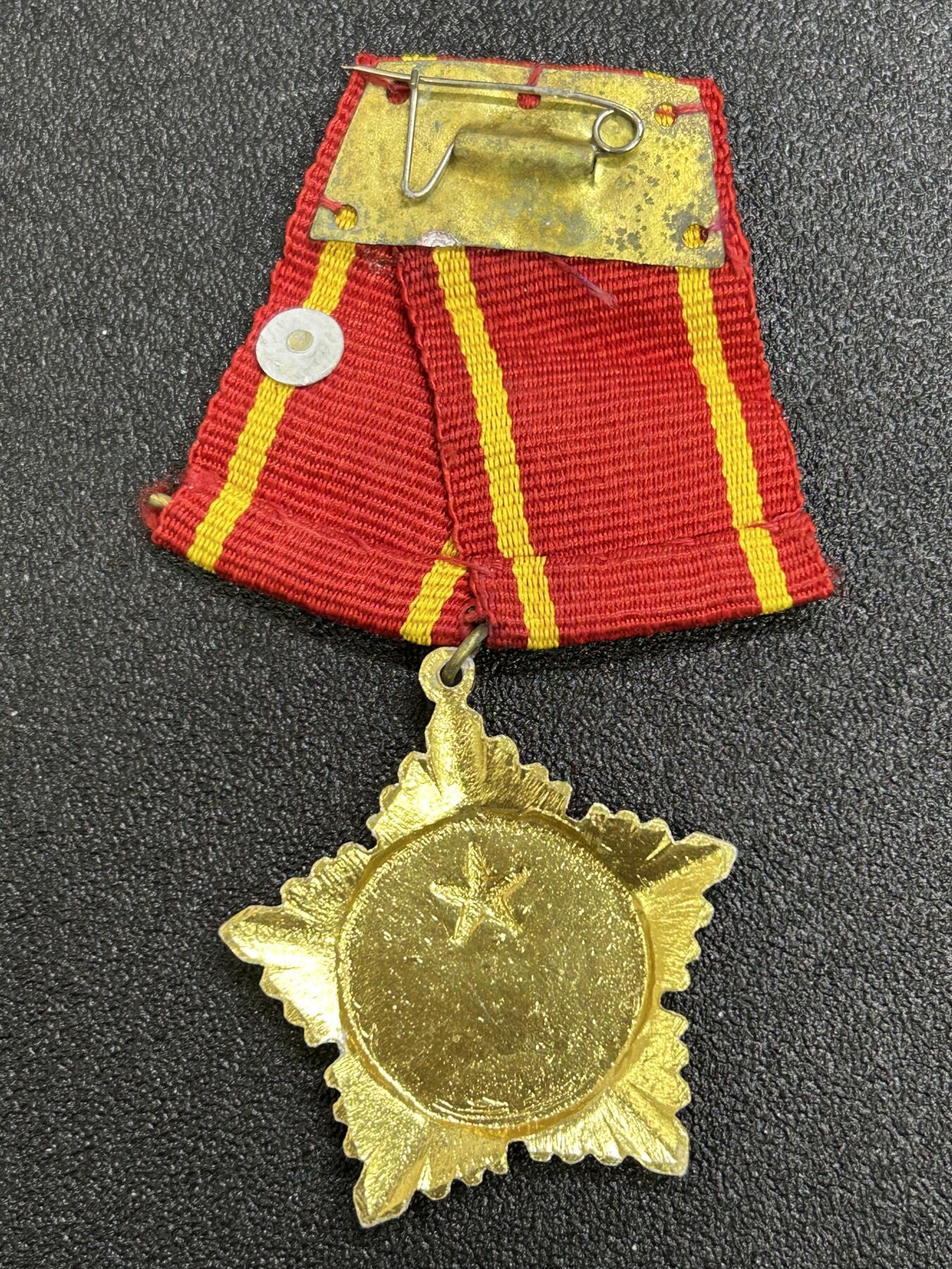 西秦中古拍卖第六十七期 越南一级抗战勋章