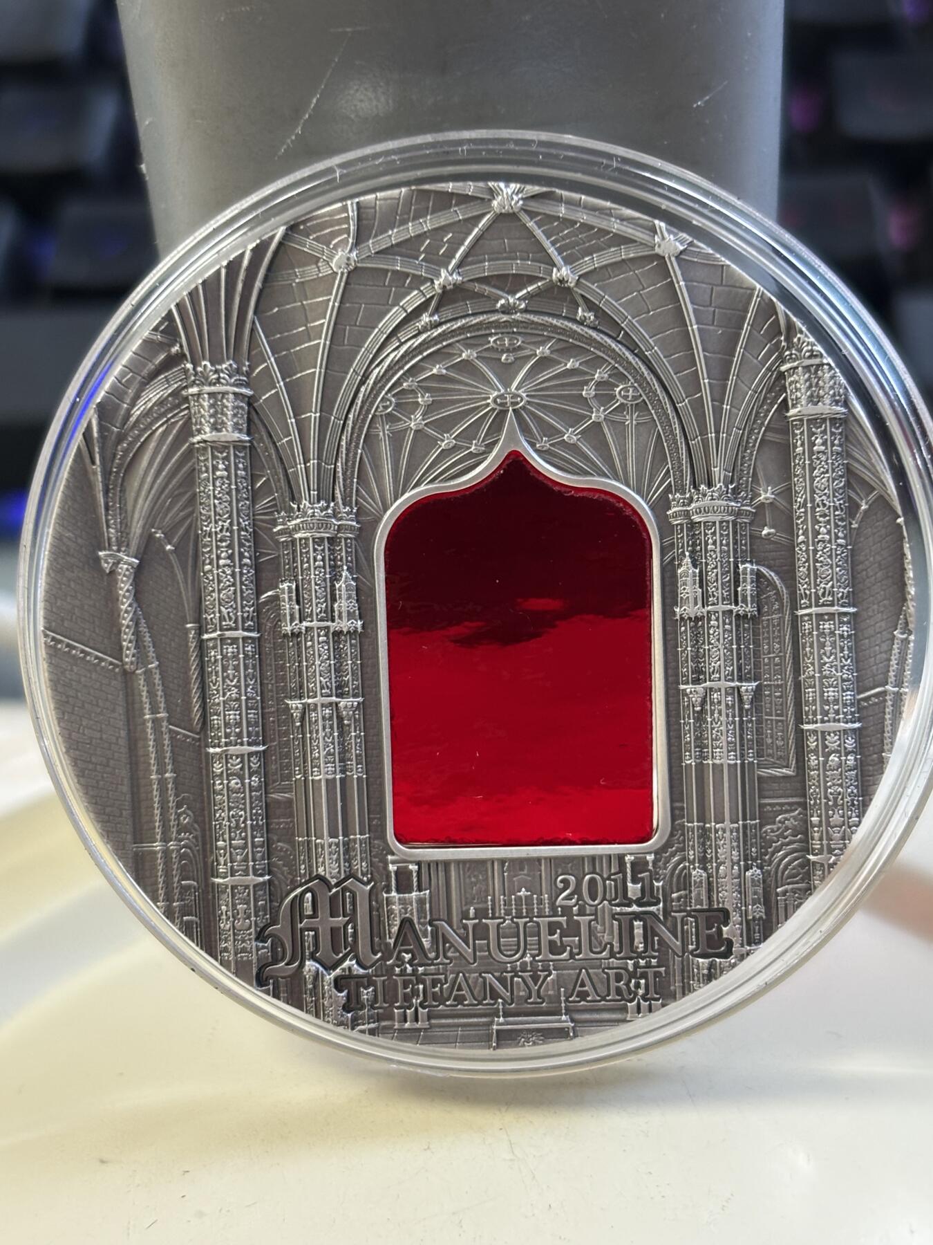 第183期拍卖 帕劳2011年蒂凡尼镶玻璃曼努埃尔式建筑2盎司银币，999银，发行999枚