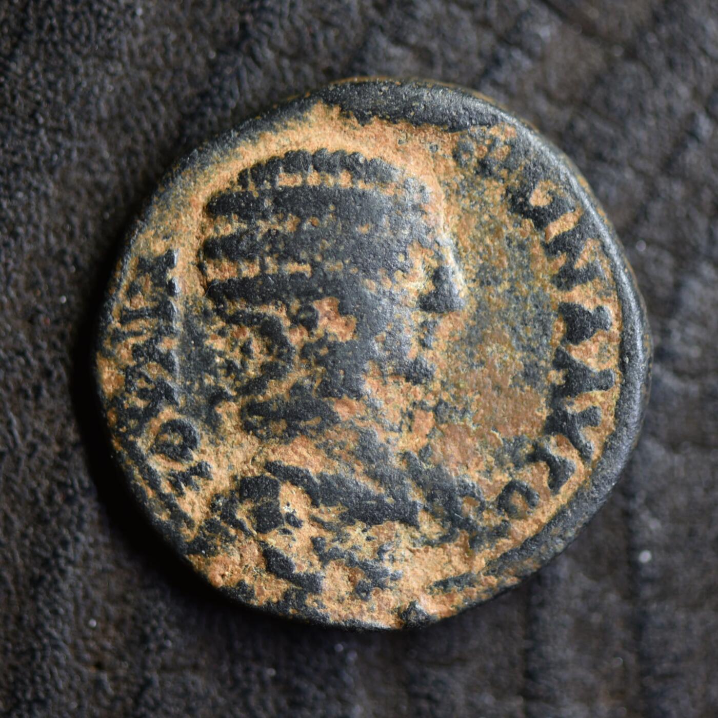 【良泉】第42期【自动场】12月4日晚19.30点开拍！99枚域外古代钱币专场  【藏家出品D】（8.81克）【罕见】 罗马帝国 约公元215-216年 茱莉亚·多姆娜 叙利亚行省铜币 埃梅萨城（今叙利亚霍姆斯）打制