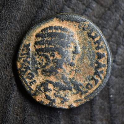 【良泉】第42期【自动场】12月4日晚19.30点开拍！99枚域外古代钱币专场  - 【藏家出品D】（8.81克）【罕见】 罗马帝国 约公元215-216年 茱莉亚·多姆娜 叙利亚行省铜币 埃梅萨城（今叙利亚霍姆斯）打制