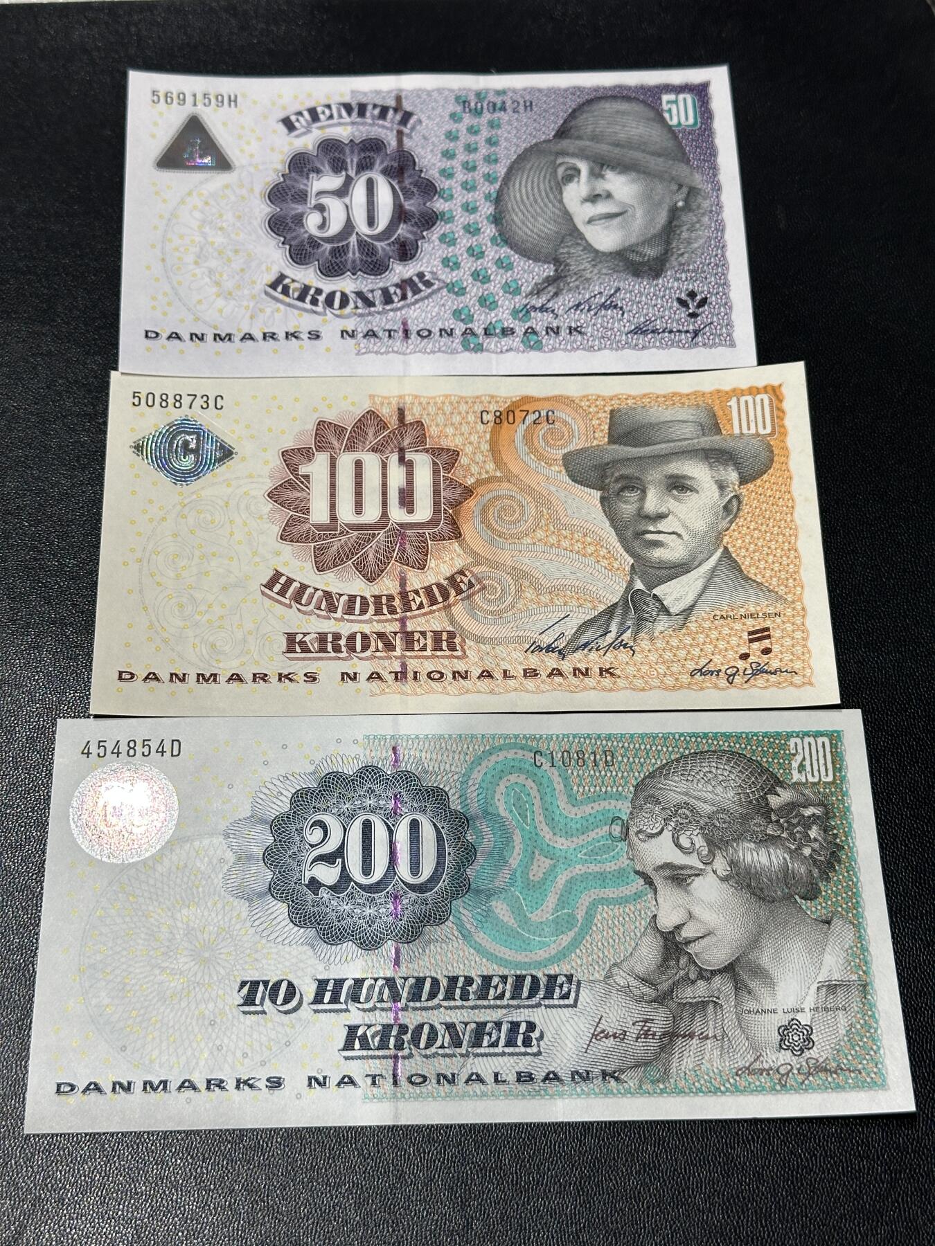 《外钞收藏家》第五百八十八期（优质场）（本平台长期征集拍品、欢迎藏友们联系合作） 丹麦浮雕版本50+100+200克朗3张一套（绝品）