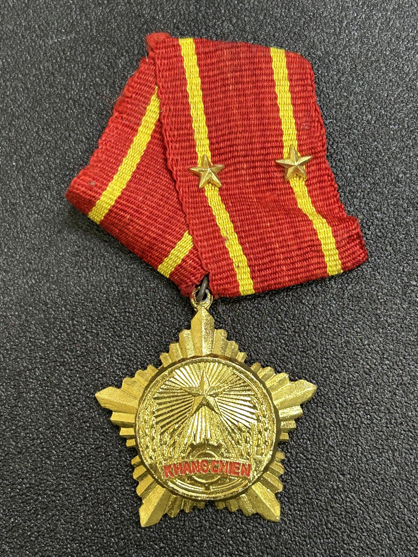 西秦中古拍卖第六十七期 越南二级抗战勋章