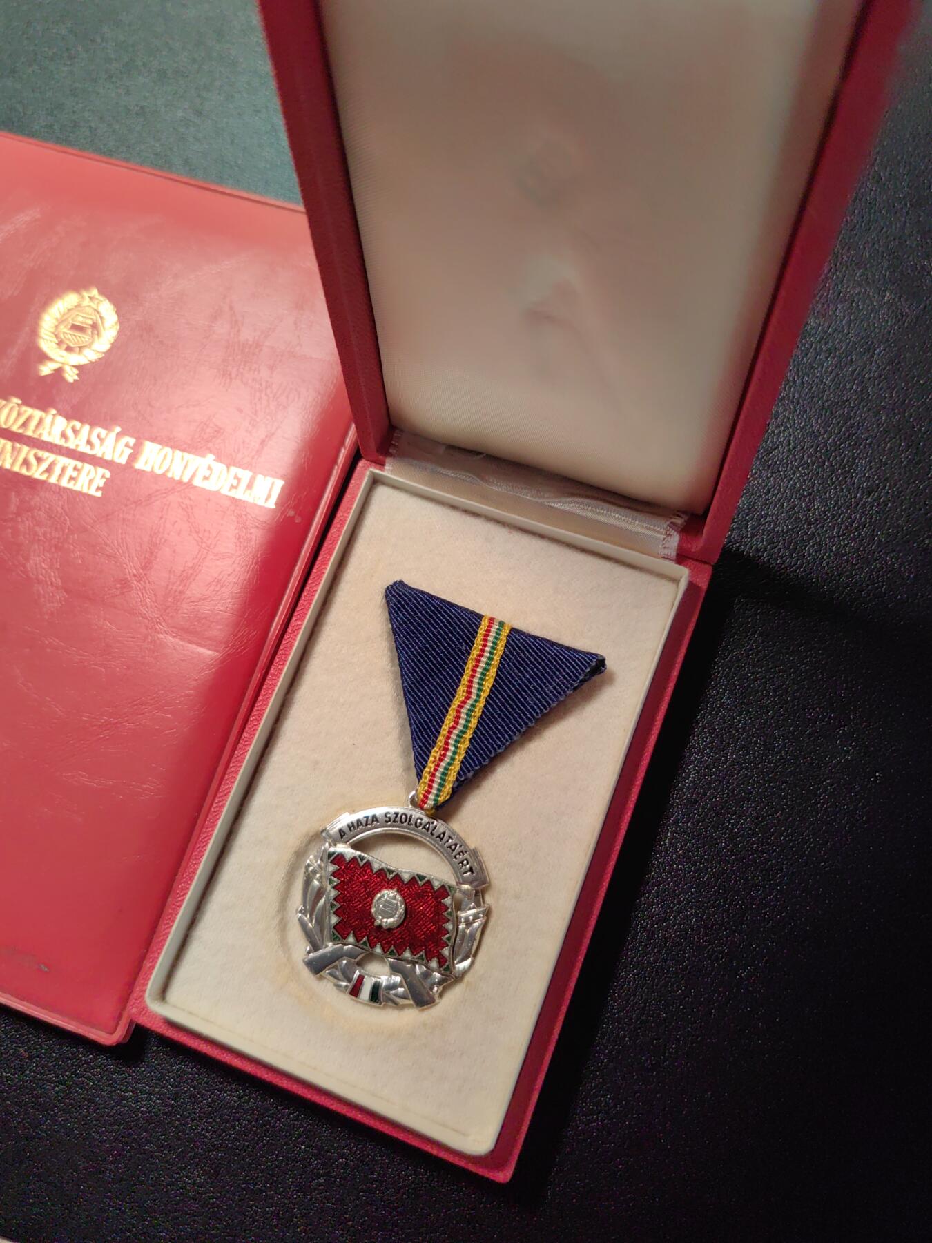 靖甫拍卖第十二场 匈牙利银级为祖国服务勋章原盒大小证