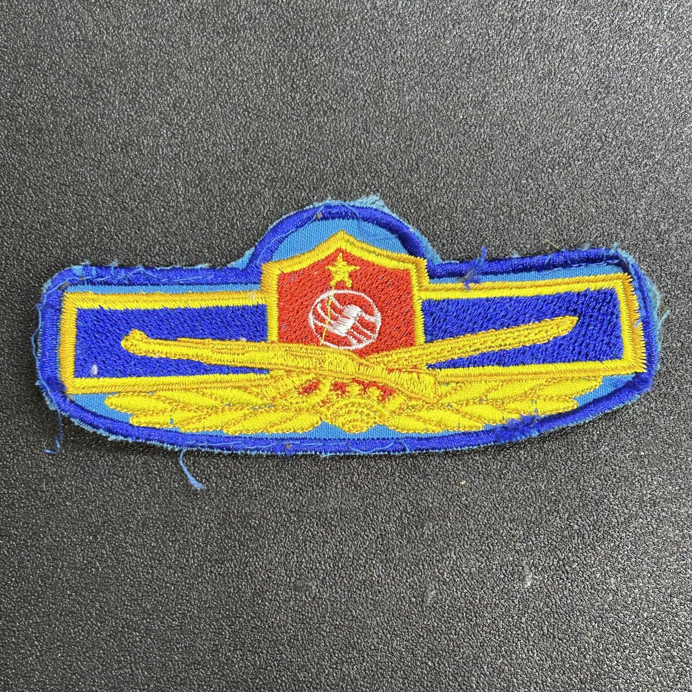 西秦中古拍卖第六十七期 越南人民军通信兵胸标