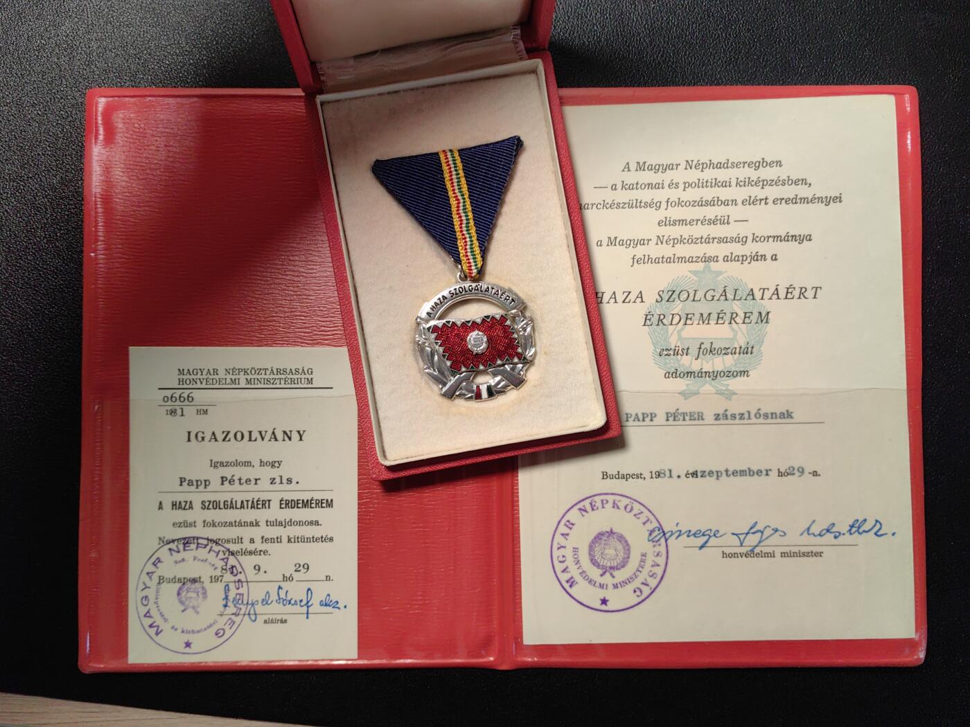 靖甫拍卖第十二场 匈牙利银级为祖国服务勋章原盒大小证