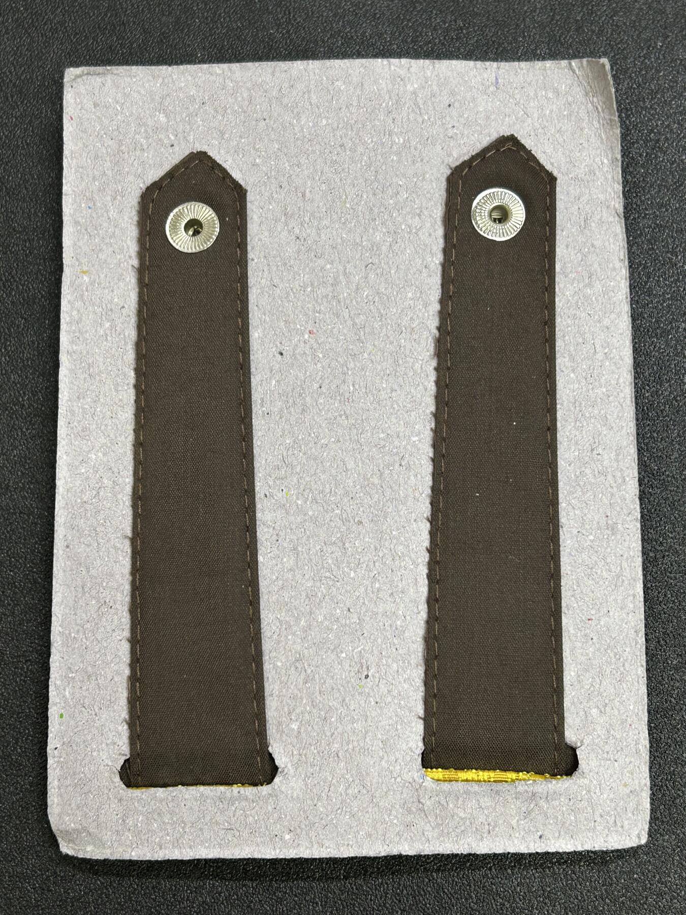 西秦中古拍卖第六十七期 越南人民军陆军中尉肩章