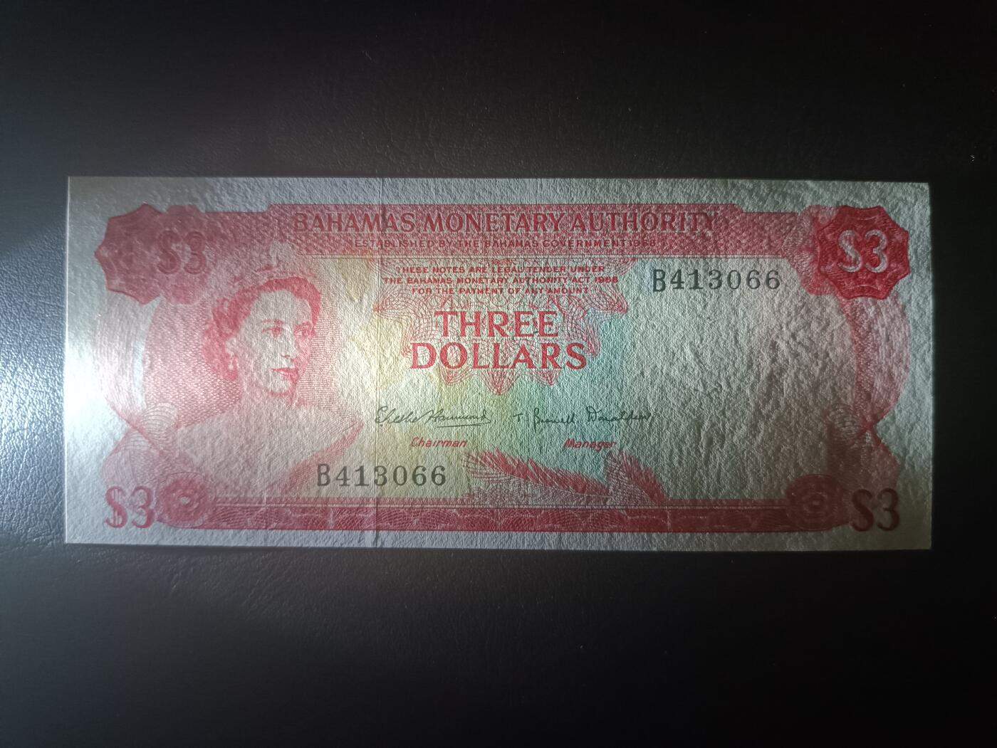 2025十一月第七期，总205期 巴哈马1968年3元AUNC，中期金管局版本，大冠女王和天堂海滩