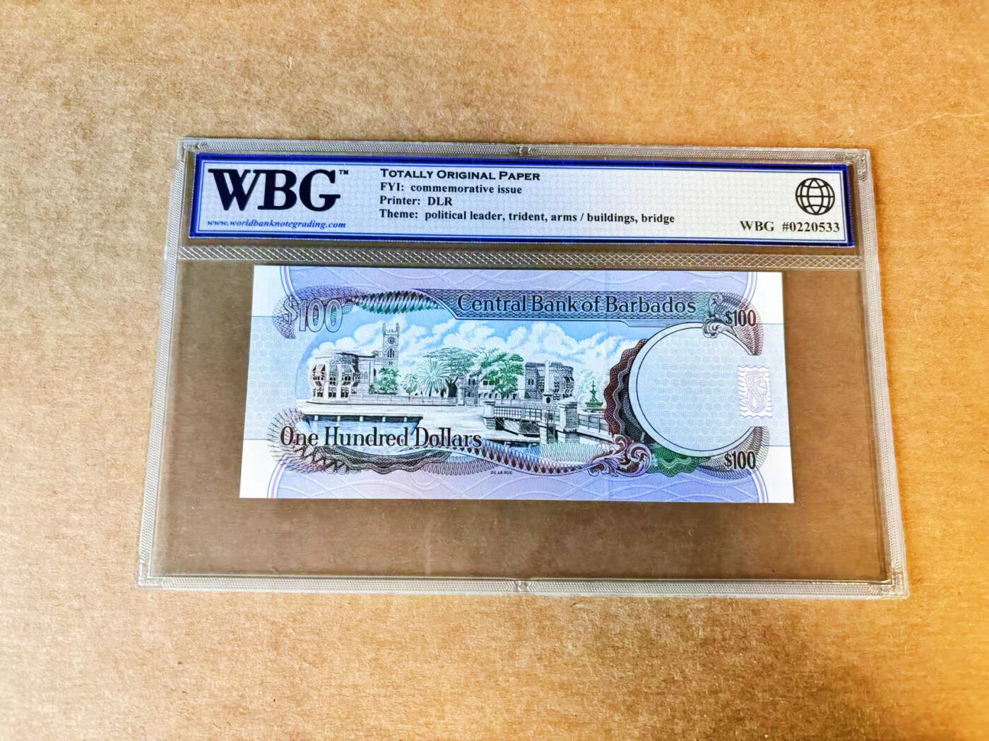 【Blue Auction】世界纸币精拍第756期——18级TOP拍卖/信誉/品质/专业/高效💫 【p53a】巴巴多斯1997 年100元 正面为首任总理格兰特利·亚当斯爵士 背面为特拉法尔加广场（根据伦敦同名地标而建）议会大厦 央行成立25周年纪念钞 WBG67EPQ严评高分（仅14枚记录 2年多前66分曾拍出2640美元）