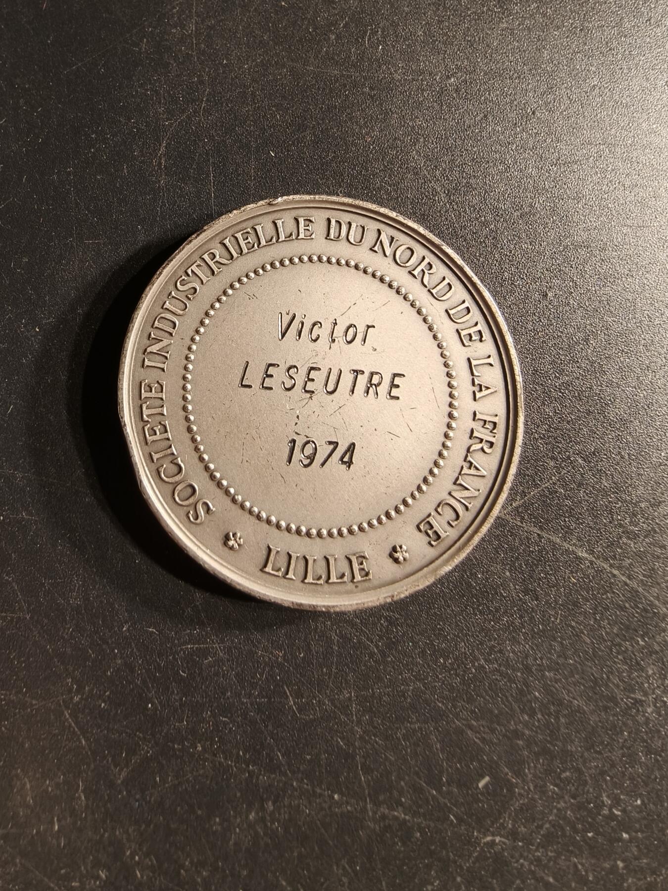 老王徽章第166期 法国1974年北部工业协会大银章    950银    直径38mm.   重量31.1g