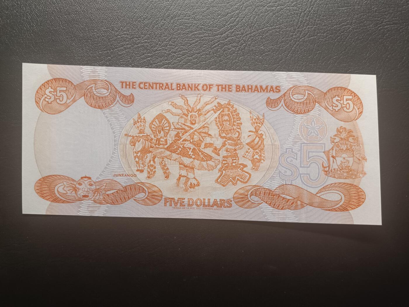 2025十一月第七期，总205期 巴哈马1984版5元AUNC无47，中年女王和原住民战舞