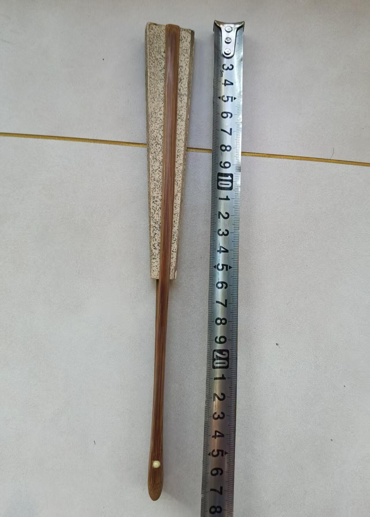 七河·世界钱币杂件水晶矿标小拍（总第29期） 藏家出品X644 邻国“福仙堂”款老折扇一件 素面 本件拍品由合作藏家负责邮寄