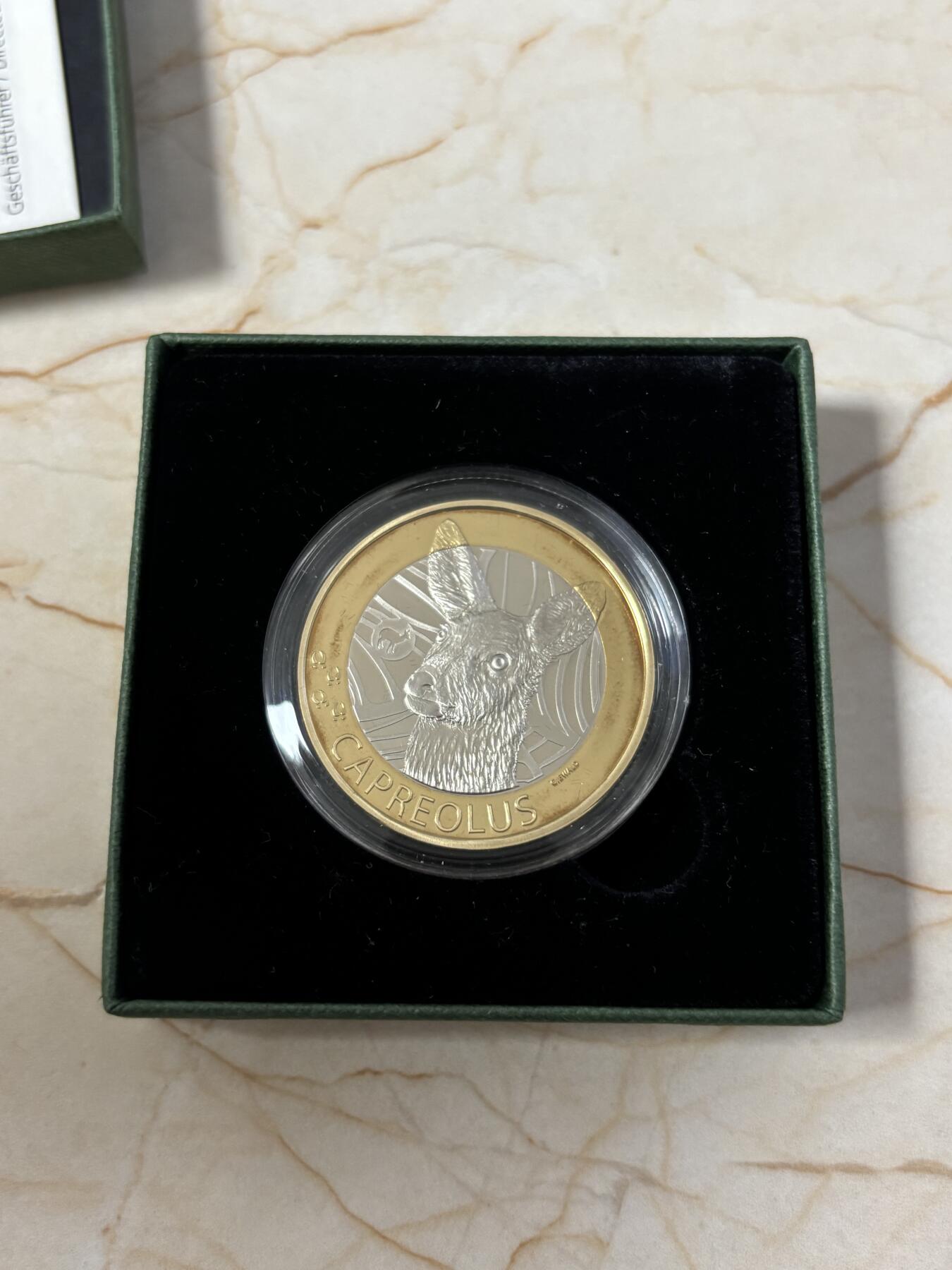 第183期拍卖 瑞士2019年森林动物系列傻狍子10法郎双色精制币，有氧化