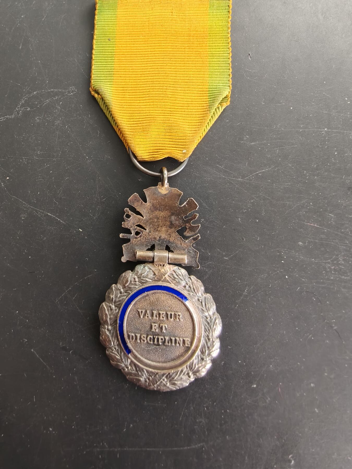 老王徽章第166期 法国军事奖章    三共时期    950银镀金珐琅     20.3g