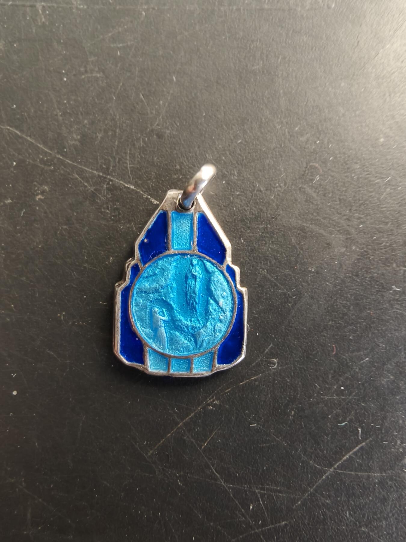 老王徽章第166期 法国天主教会纪念章    带珐琅     