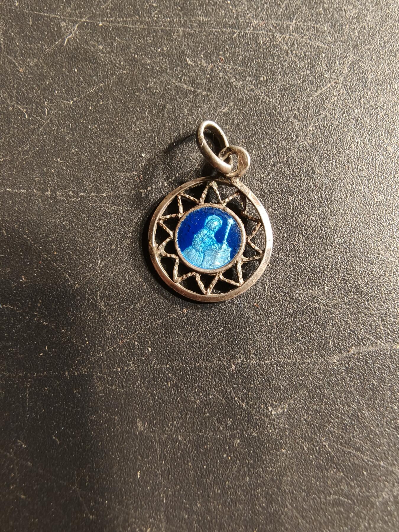 老王徽章第166期 法国天主教会纪念章    银质珐琅     0.4g