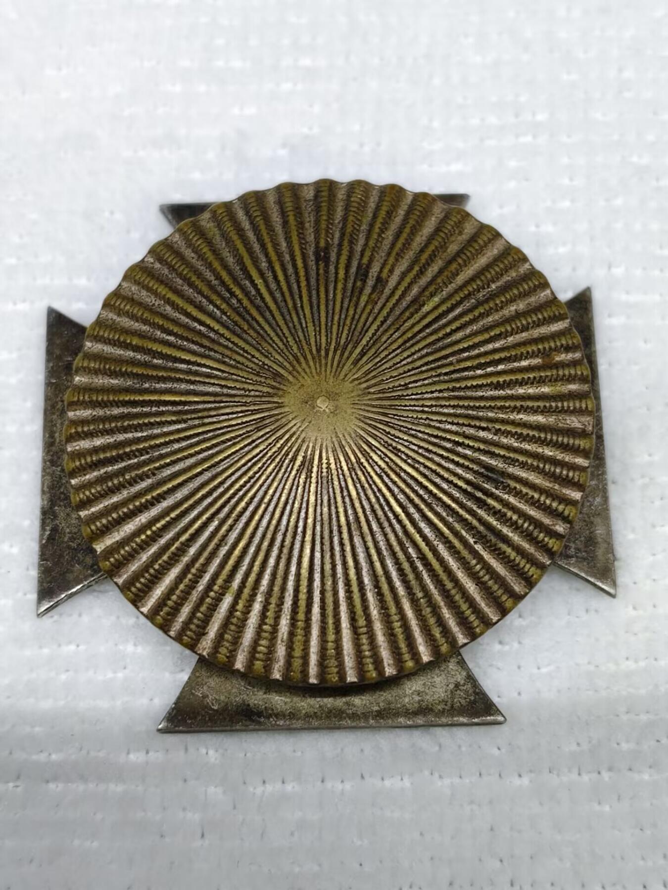 ww2德三一级铁十字，贝壳转轮版无标，正面正常佩戴品相，背面带白油