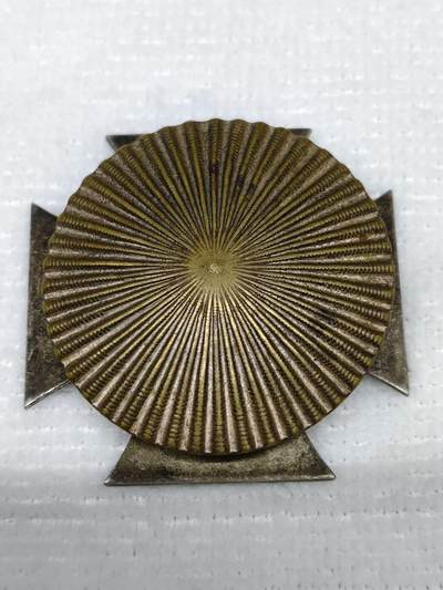 ww2德三一级铁十字，贝壳转轮版无标，正面正常佩戴品相，背面带白油 ww2德三一级铁十字，贝壳转轮版无标，正面正常佩戴品相，背面带白油