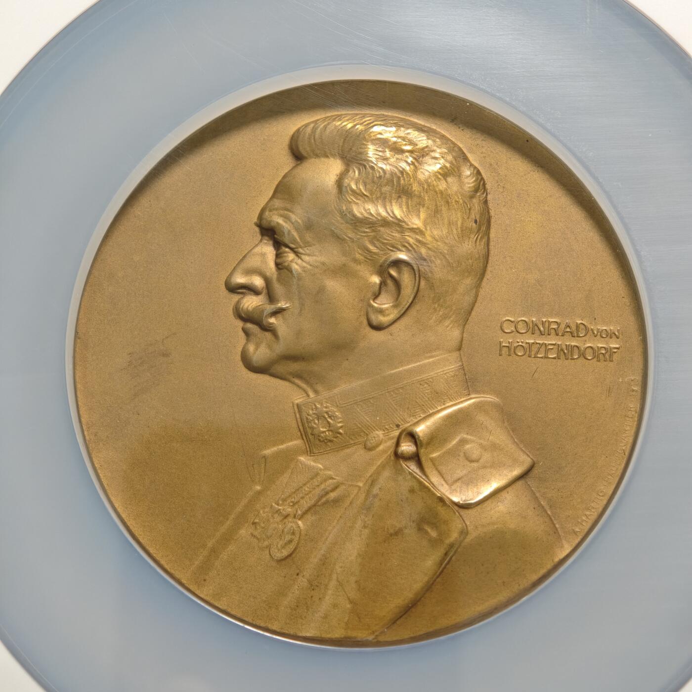 【德藏】世界币章拍卖第155期（拍品征集中~欢迎藏友联系） 1915年 奥地利赫岑多夫伯爵屠龙纪念大铜章 65mm NGC MS63BN 人物形象生动 厚重压手