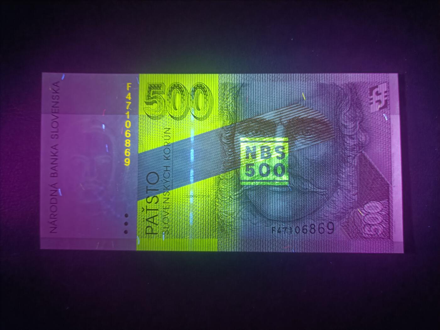 2025十一月第七期，总205期 斯洛伐克1996年500克朗UNC-，民族英雄施图尔和布拉斯迪拉发城堡