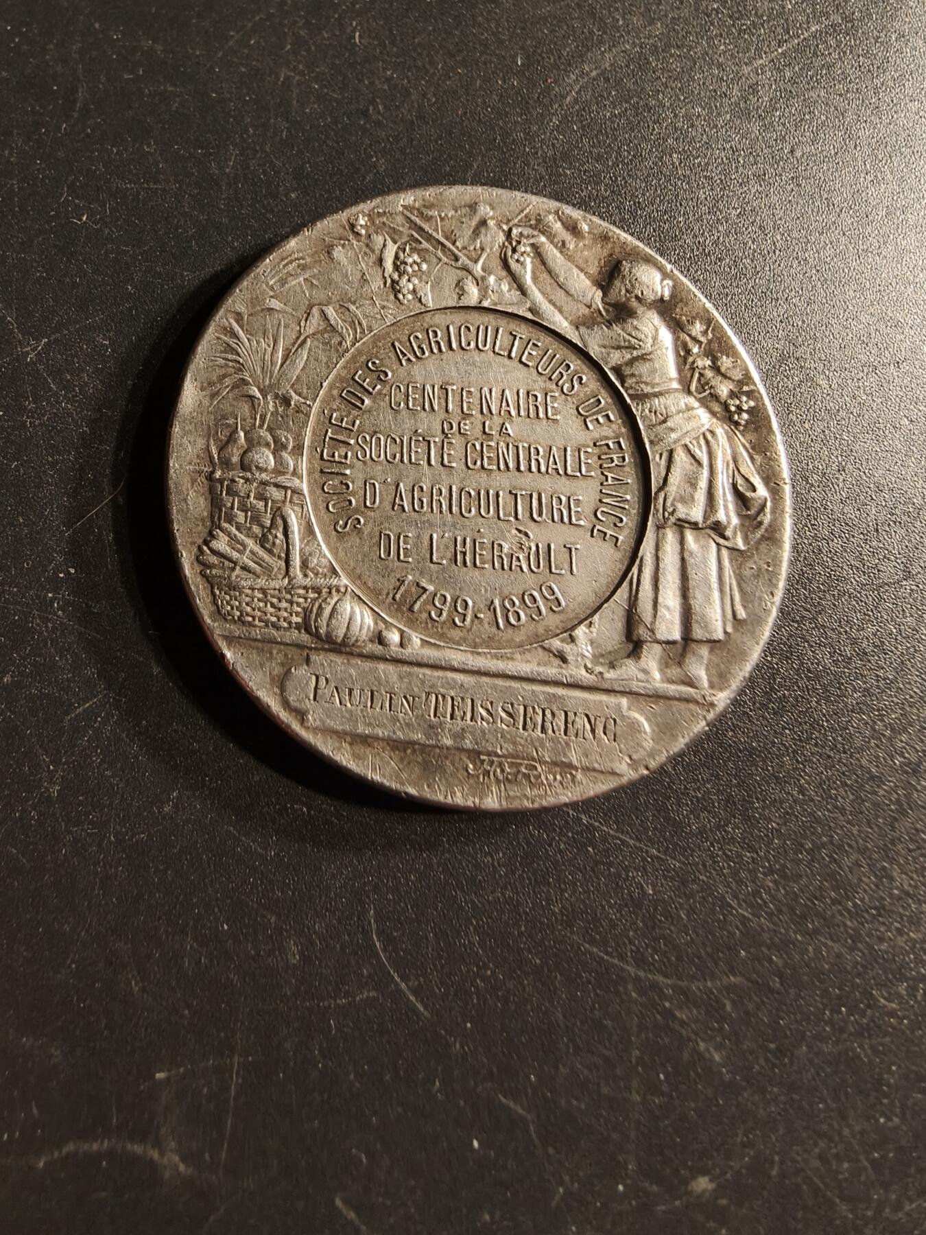 老王徽章第166期 法国农业协会百年大银章    原盒   大师里维特作品   950银   直径41mm.    重量36g
