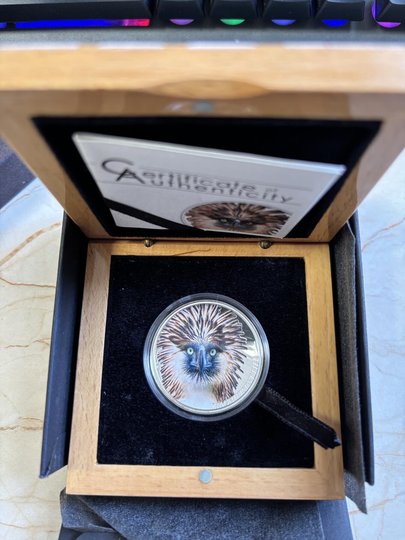 第183期拍卖 库克2019年壮丽生命曲系列5菲律宾鹰高浮雕彩色纪念银币，1盎司，发行999枚，999银