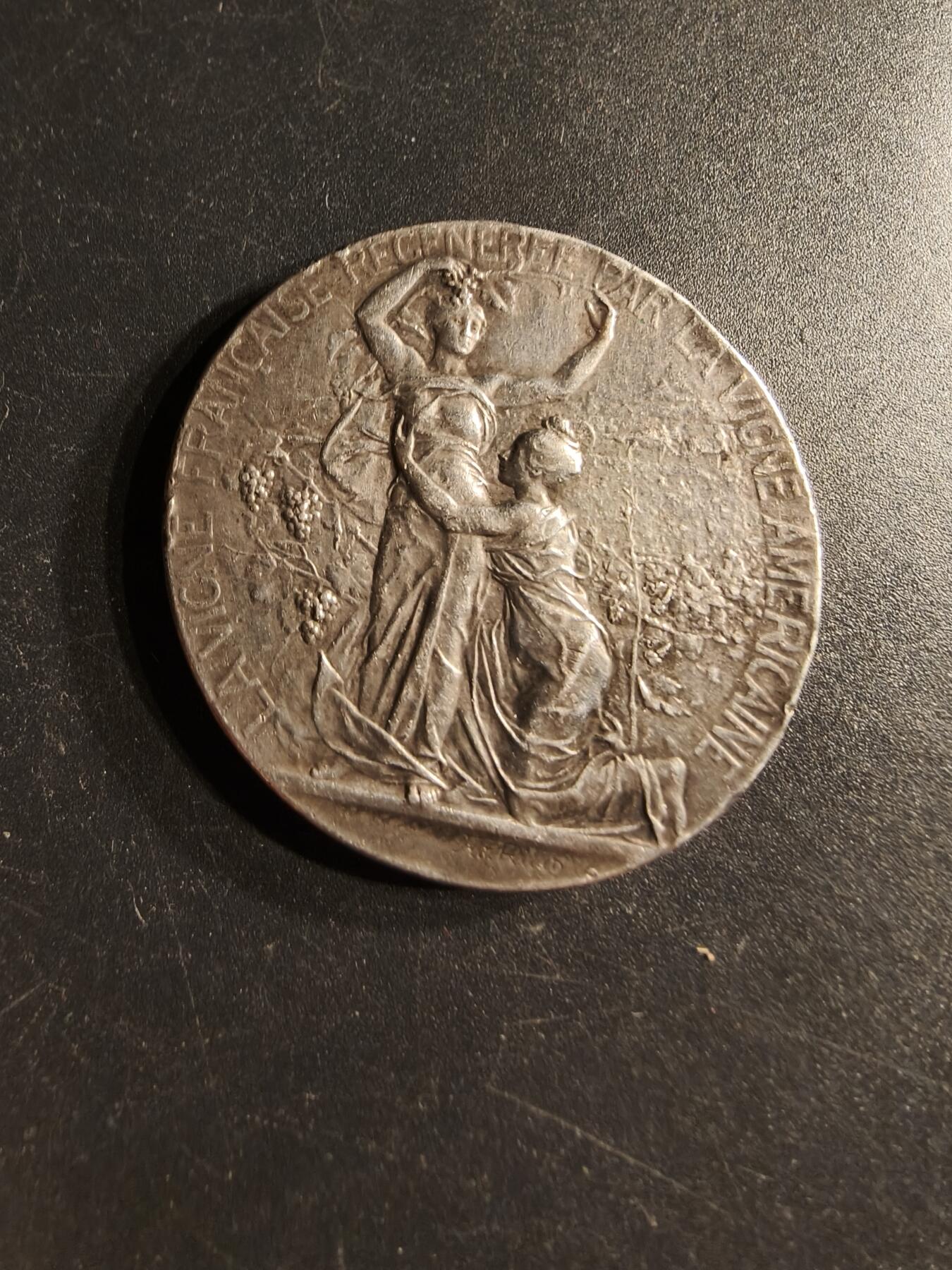 老王徽章第166期 法国农业协会百年大银章    原盒   大师里维特作品   950银   直径41mm.    重量36g