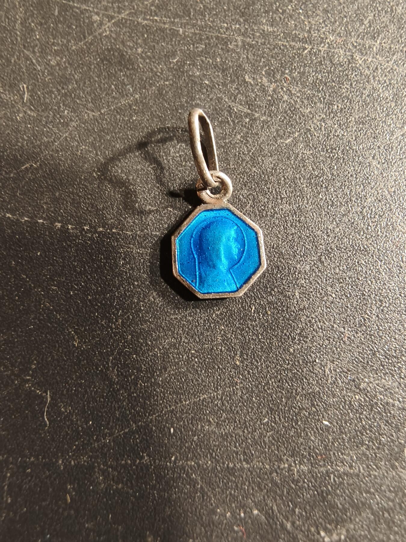 老王徽章第166期 法国天主教会纪念章    带珐琅     