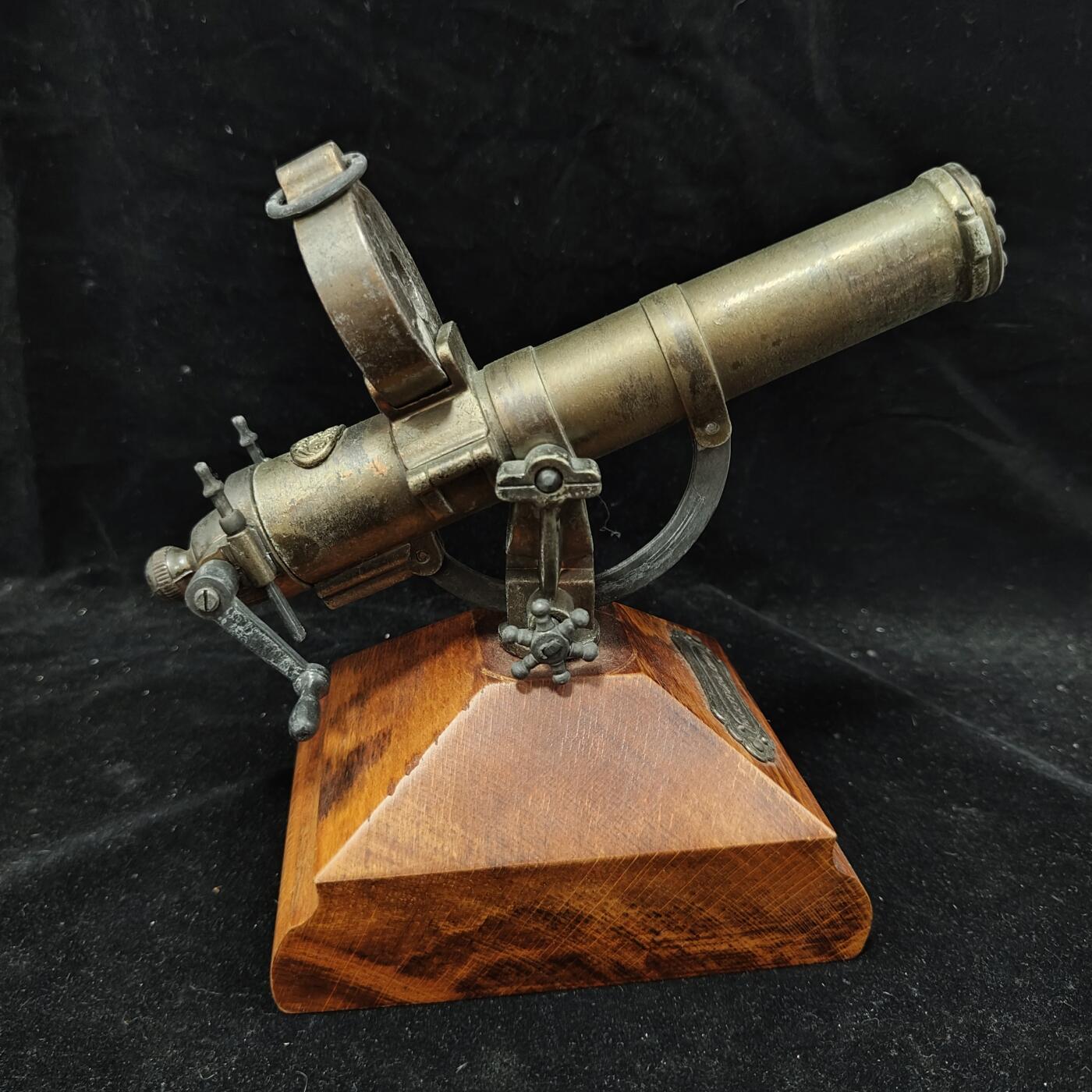 0元起拍勋章 第314期 咸鱼国勋章拍卖专场 11月30日（周日）下午6：00开始 美国老式加特林机木仓金属模型